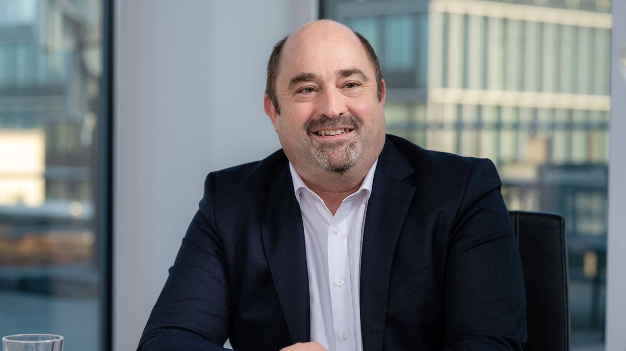 Sebastian Seitz, PDG d'Eplan : « Si les systèmes d'IA peuvent interagir entre eux de manière globale et autonome, nous porterons les avantages pour les clients à un tout autre niveau. Dans le domaine de la technologie d'automatisation en particulier, il existe des gains d'efficacité considérables, par exemple la réduction du temps de planification. »