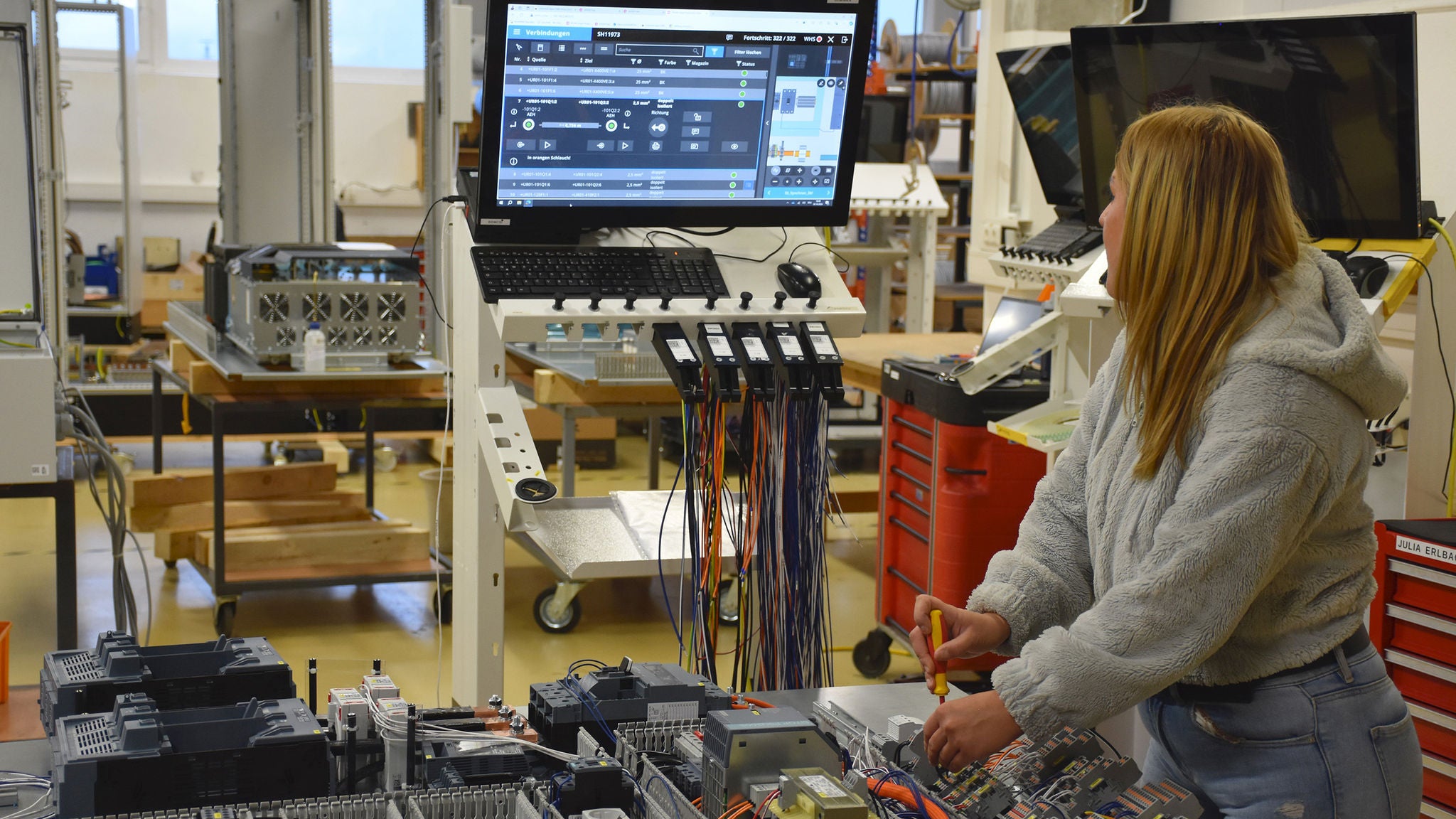 Eplan Smart Wiring zur Verdrahtung der bestückten Montageplatten