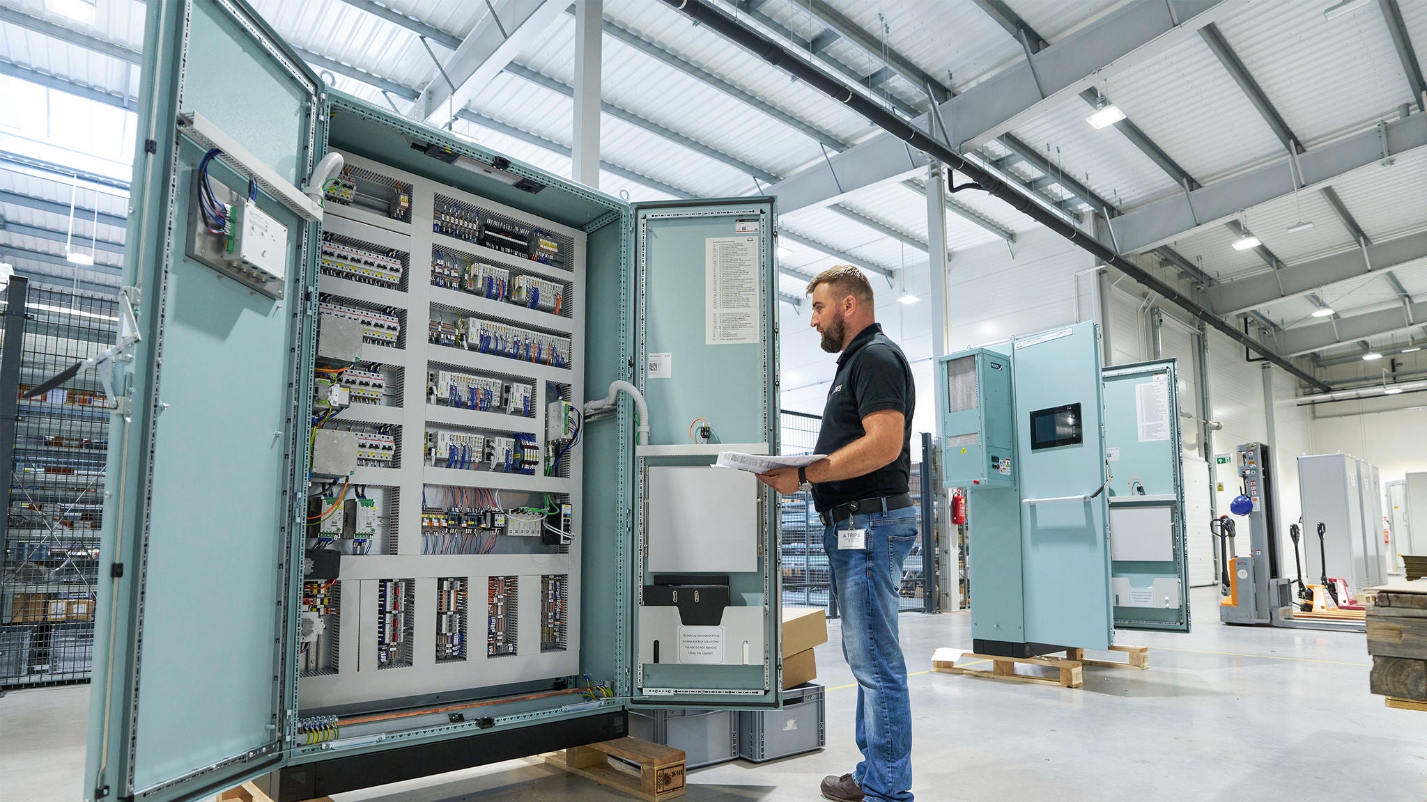 Enclosures and panels can be machined automatically