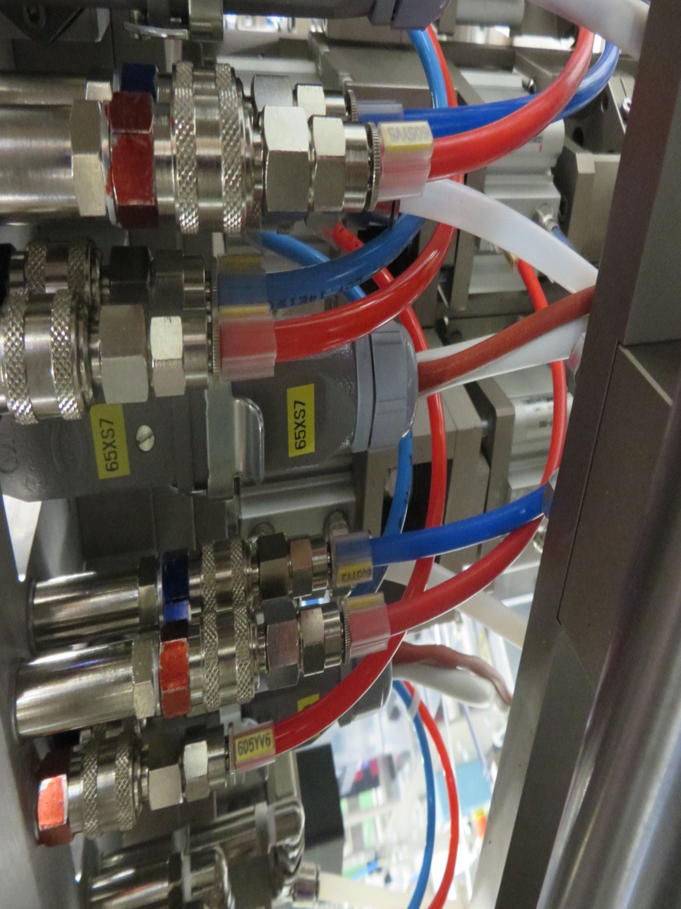 elektro- und pneumatikanschluesse