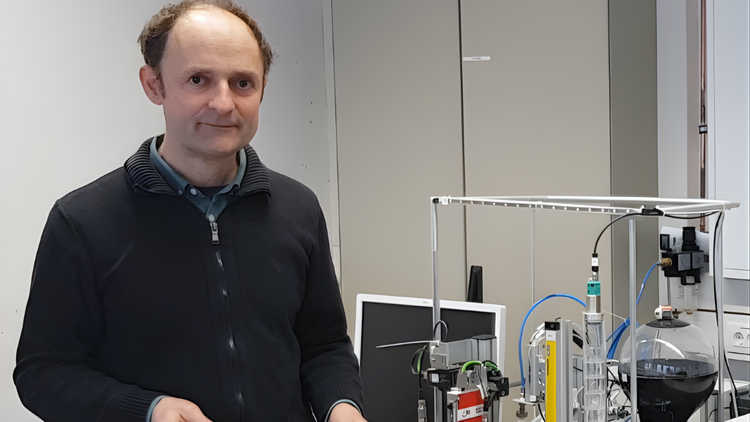 Stefan Manemann ensina engenharia elétrica com o Eplan P8 na BBS II Wolfsburg.