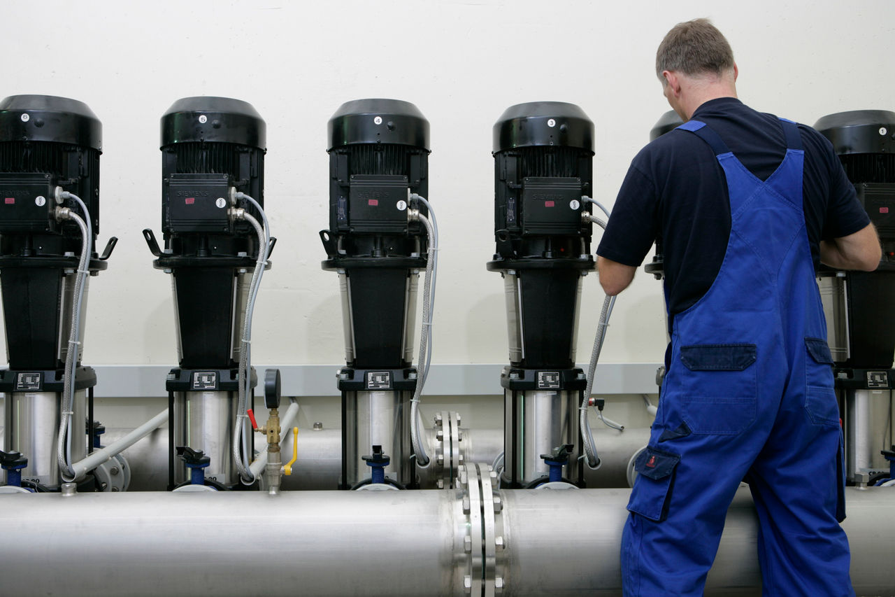 Grundfos technician