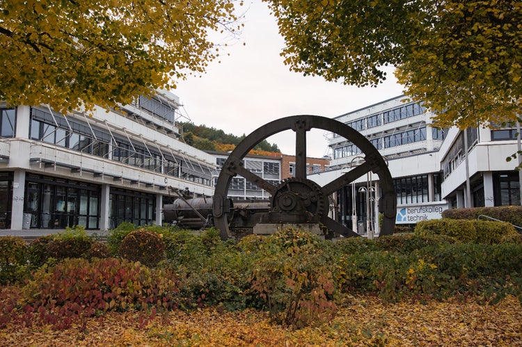 Berufskolleg Technik Siegen Gebäude mit Wahrzeichen