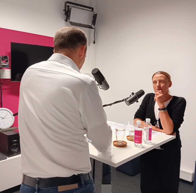 Monika Zwettler, Redakteurin der "Konstruktionspraxis" - live im Podcast mit Tom Wolff, Head of Eplan Engineering Standard