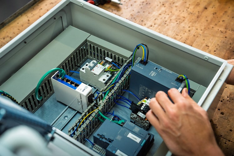 Afbeelding met elektronica, Elektronische engineering, computer, Computerhardware Door AI gegenereerde inhoud is mogelijk onjuist.