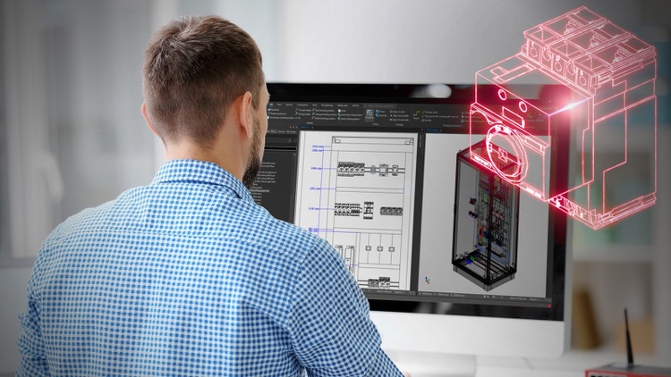 Engineer aan het werk met Eplan Pro Panel