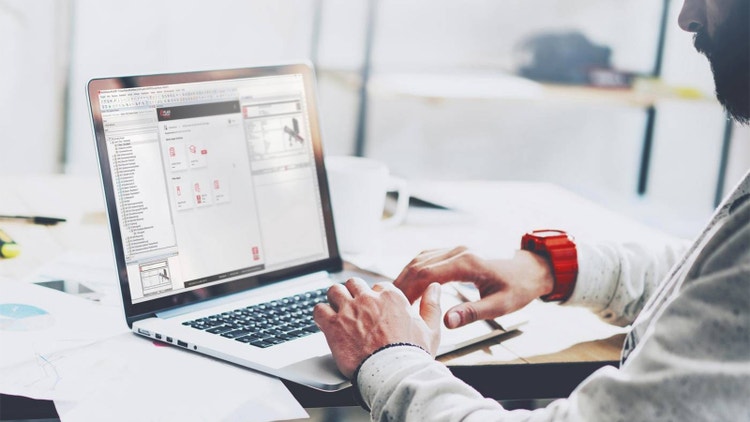 Header - Persoon achter computer