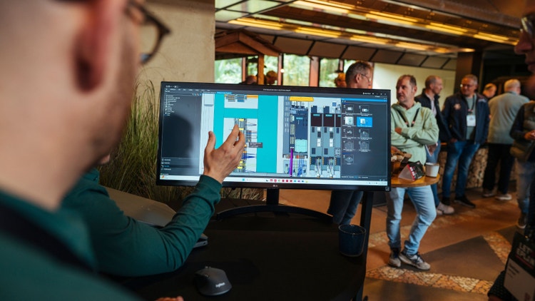 Engineers op de computer in Eplan Cable ProD