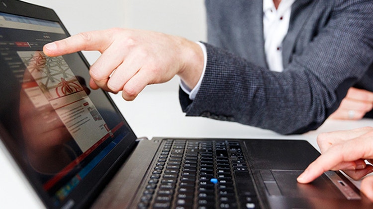 Computer met Eplan Software zichtbaar