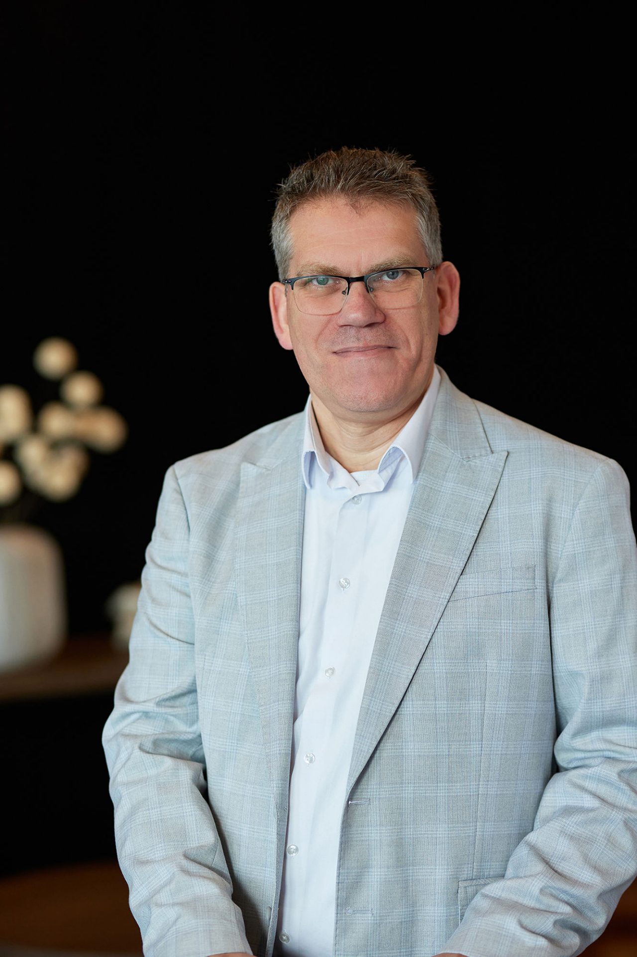 Peter Ros, Consultant